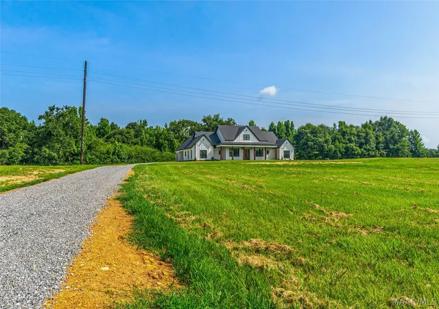 Homes for sale in Tallassee, AL | 2480 Burt Mill Rd, Tallassee, AL 36078 | MLS# 585864
