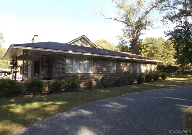 Homes for sale in Deatsville, AL | 1373 County Road 39 Road, Deatsville, AL 36022 | MLS# 585930
