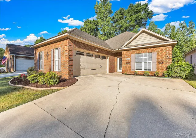 Homes for sale in Wetumpka, AL | 685 River Birch Cir, Wetumpka, AL 36093 | MLS# 585907