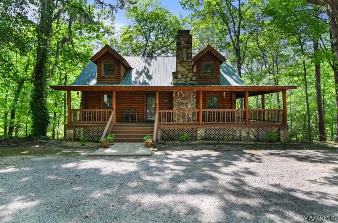 Photo 1 of Single family home for sale at 195 John Smith Dr, Deatsville, AL 36022 | MLS# 585914 | Listing updated on 2026-10-16