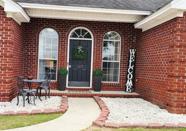 Photo 2 of Single family home for sale at 107 Sparrow Point Ct, Deatsville, AL 36022 | MLS# 586142 | Listing updated on 2026-07-01