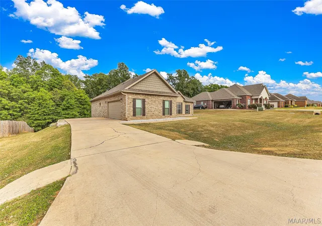 4th image of 322 Sunnybrook Dr, Deatsville, AL 36022 | MLS# 586170