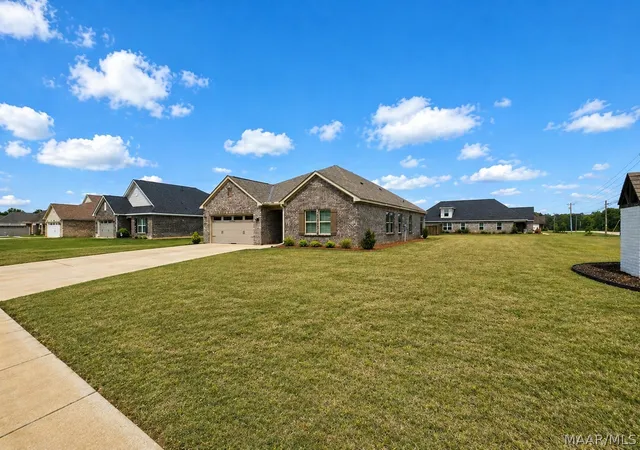 3rd image of 24 Pedric Dr, Wetumpka, AL 36093 | MLS# 586274