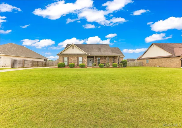 1st image of 44 Ben Ct, Wetumpka, AL 36092 | MLS# 586366