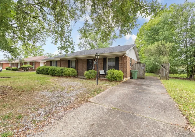 Photo 2 of Single family home for sale at 168 Spring Valley Rd, Montgomery, AL 36116 | MLS# 586387 | Listing updated on 2026-08-28