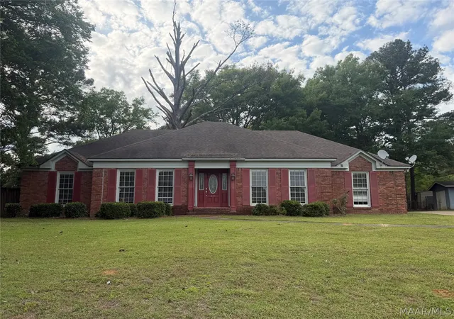 Homes for sale in Selma, AL | 420 Ivanhoe Dr, Selma, AL 36701 | MLS# 586434