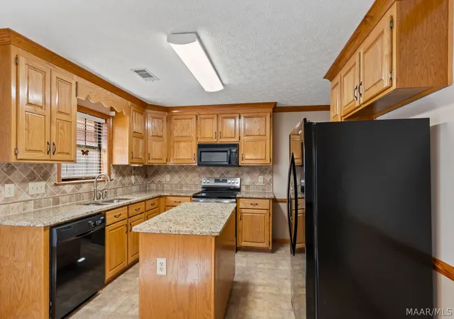 4th image of 1715 Pebble Creek Dr, Prattville, AL 36066 | MLS# 586392