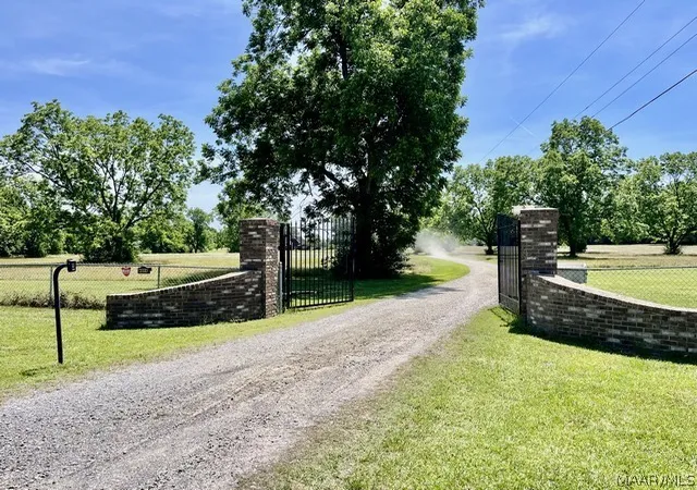 Photo 2 of Single family home for sale at 4311 Old Selma Rd, Montgomery, AL 36108 | MLS# 586537 | Listing updated on 2026-08-28