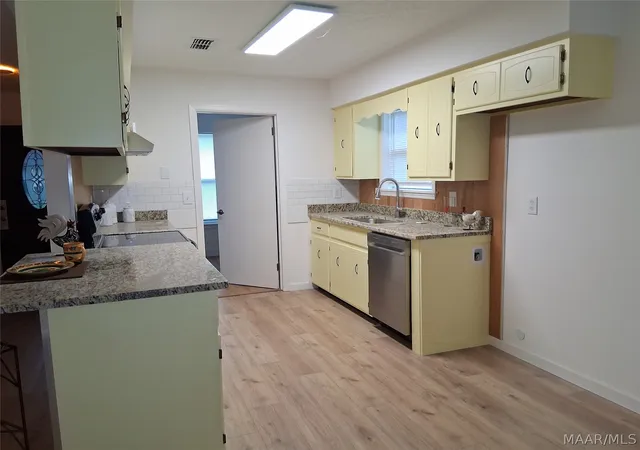 Photo 4 of Single family home for sale at 3042 Woodley Park Dr, Montgomery, AL 36116 | MLS# 585865 | Listing updated on 2026-07-14