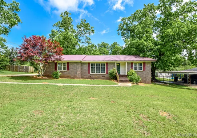 3rd image of 1787 Eastwood Dr, Alexander City, AL 35010 | MLS# 586643