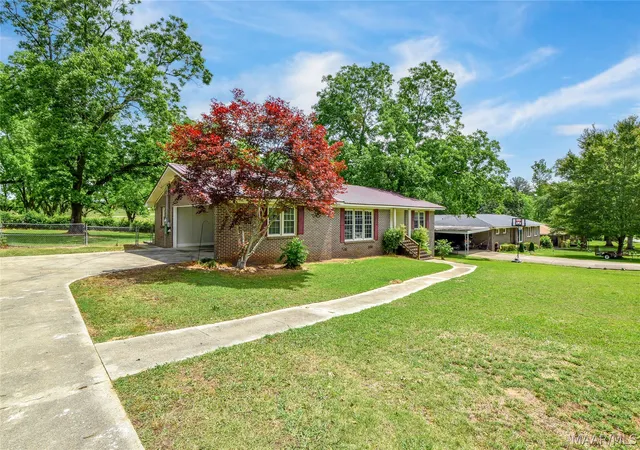 4th image of 1787 Eastwood Dr, Alexander City, AL 35010 | MLS# 586643