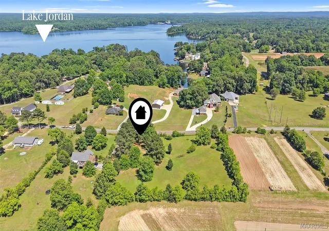 Homes for sale in Wetumpka, AL | 367 Lake Region Cir, Wetumpka, AL 36092 | MLS# 586884