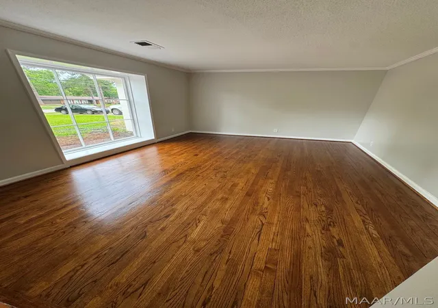 Photo 3 of Sale Pending at 3321 Ridgefield Dr, Montgomery, AL 36106 | MLS# 587028 | Listing updated on 2026-08-27