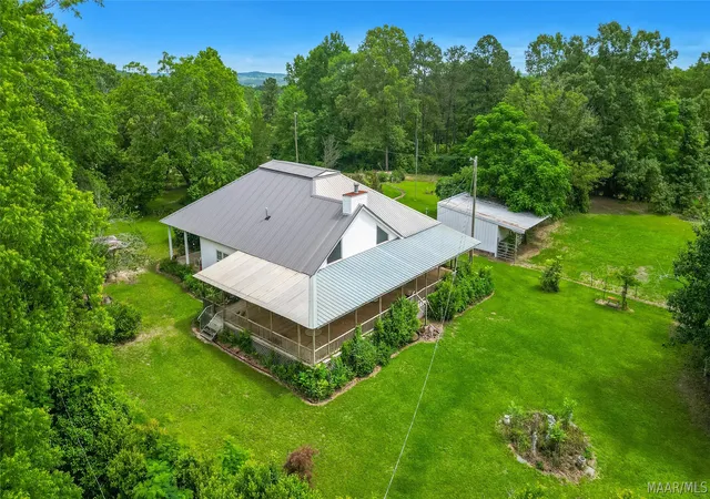 Homes for sale in Deatsville, AL | 112 County Road 64, Deatsville, AL 36022 | MLS# 587079