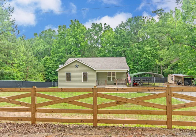 Homes for sale in Wetumpka, AL | 346 Fortner Ln, Wetumpka, AL 36092 | MLS# 587123