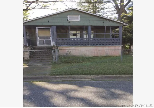 Homes for sale in Montgomery, AL | 1320 Maple St, Montgomery, AL 36108 | MLS# 587172