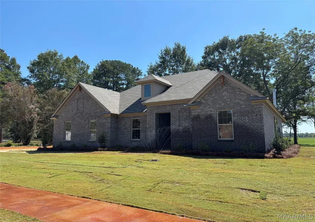 Photo 1 of Sale Pending at 409 Crestwood Cir, Montgomery, AL 36117 | MLS# 587204 | Listing updated on 2026-09-20