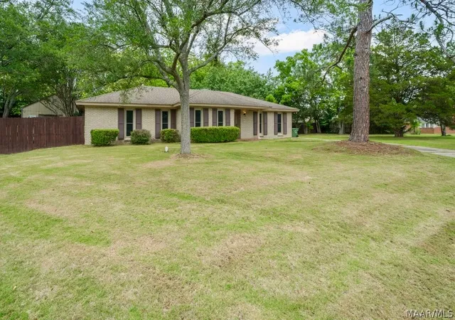 Photo 2 of Single family home for sale at 3715 Dresden Ct, Montgomery, AL 36111 | MLS# 587279 | Listing updated on 2026-09-01