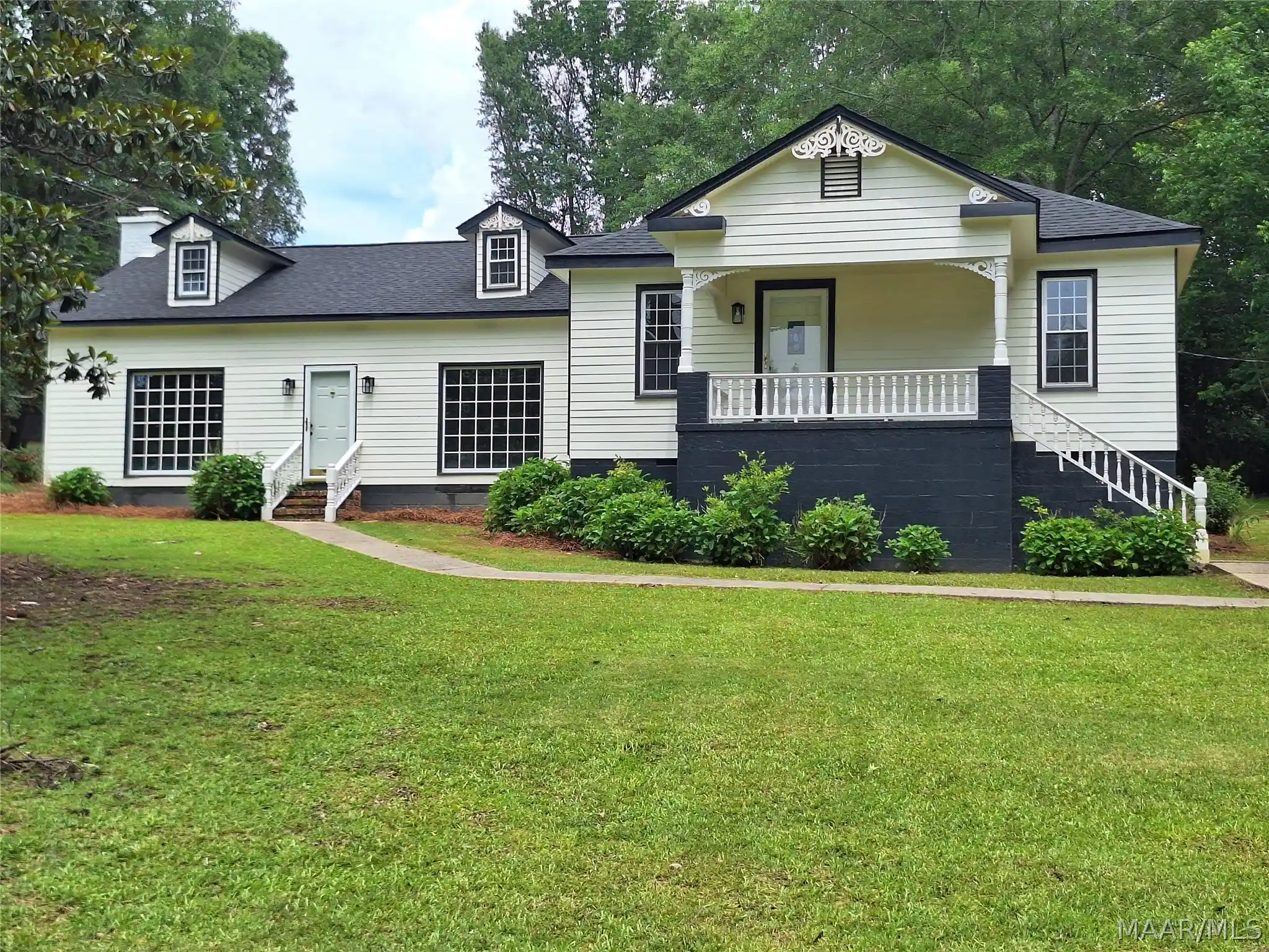 Photo 1 of Single family home for sale at 9 Pickens St, Phenix City, AL 36869 | MLS# 587221 | Listing updated on 2026-10-12