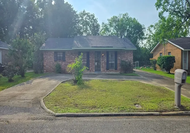 Homes for sale in Montgomery, AL | 5608 E Shades Valley Dr, Montgomery, AL 36108 | MLS# 587370