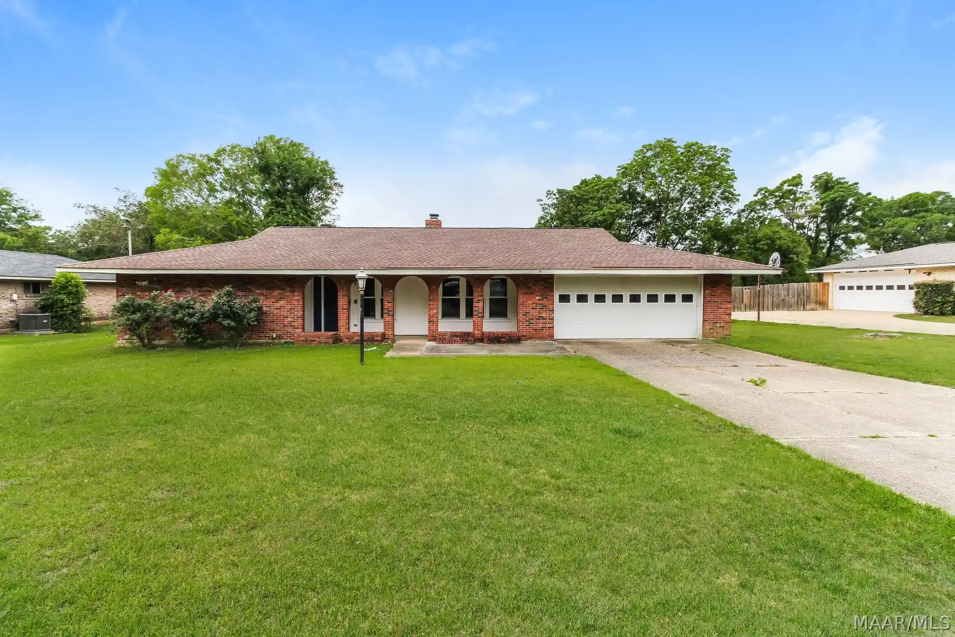 Photo 1 of Single family home for sale at 525 Lurene Cir, Montgomery, AL 36109 | MLS# 587416 | Listing updated on 2026-10-20