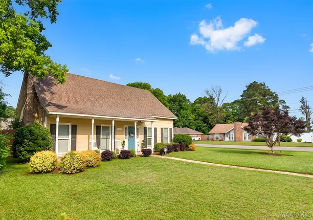 Homes for sale in Montgomery, AL | 1243 Cedric Ct, Montgomery, AL 36109 | MLS# 587359