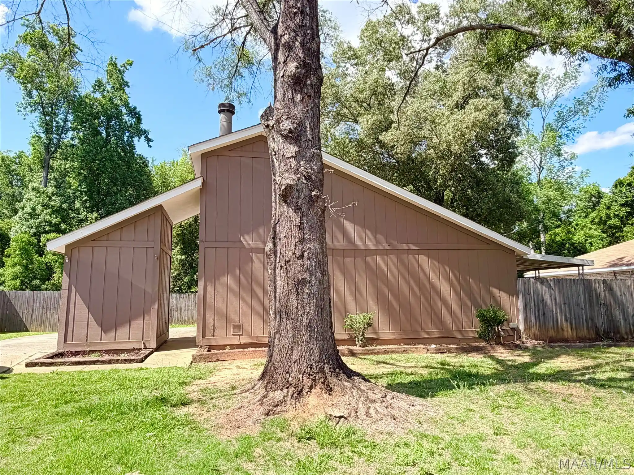 Photo 1 of Single family home for sale at 1008 N Burbank Dr, Montgomery, AL 36117 | MLS# 587502 | Listing updated on 2026-10-28