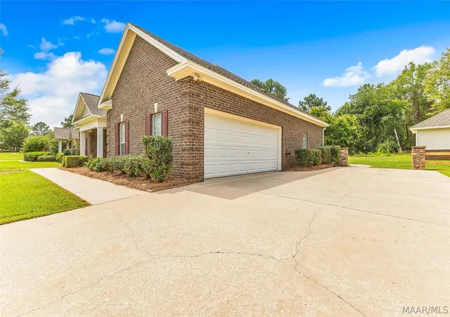 Photo 3 of Single family home for sale at 1477 Old Ware Rd, Wetumpka, AL 36093 | MLS# 587572 | Listing updated on 2026-09-29