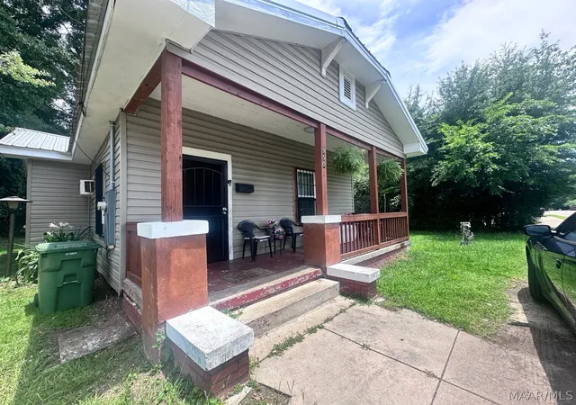 Photo 2 of Single family home for sale at 950 Early St, Montgomery, AL 36108 | MLS# 587489 | Listing updated on 2026-06-10
