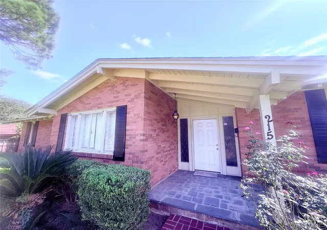 Photo 2 of Sale Pending at 215 S Anton Dr, Montgomery, AL 36105 | MLS# 587581 | Listing updated on 2026-10-10