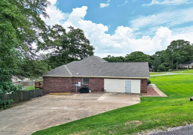 Homes for sale in Deatsville, AL | 189 Dillons Run, Deatsville, AL 36022 | MLS# 587616
