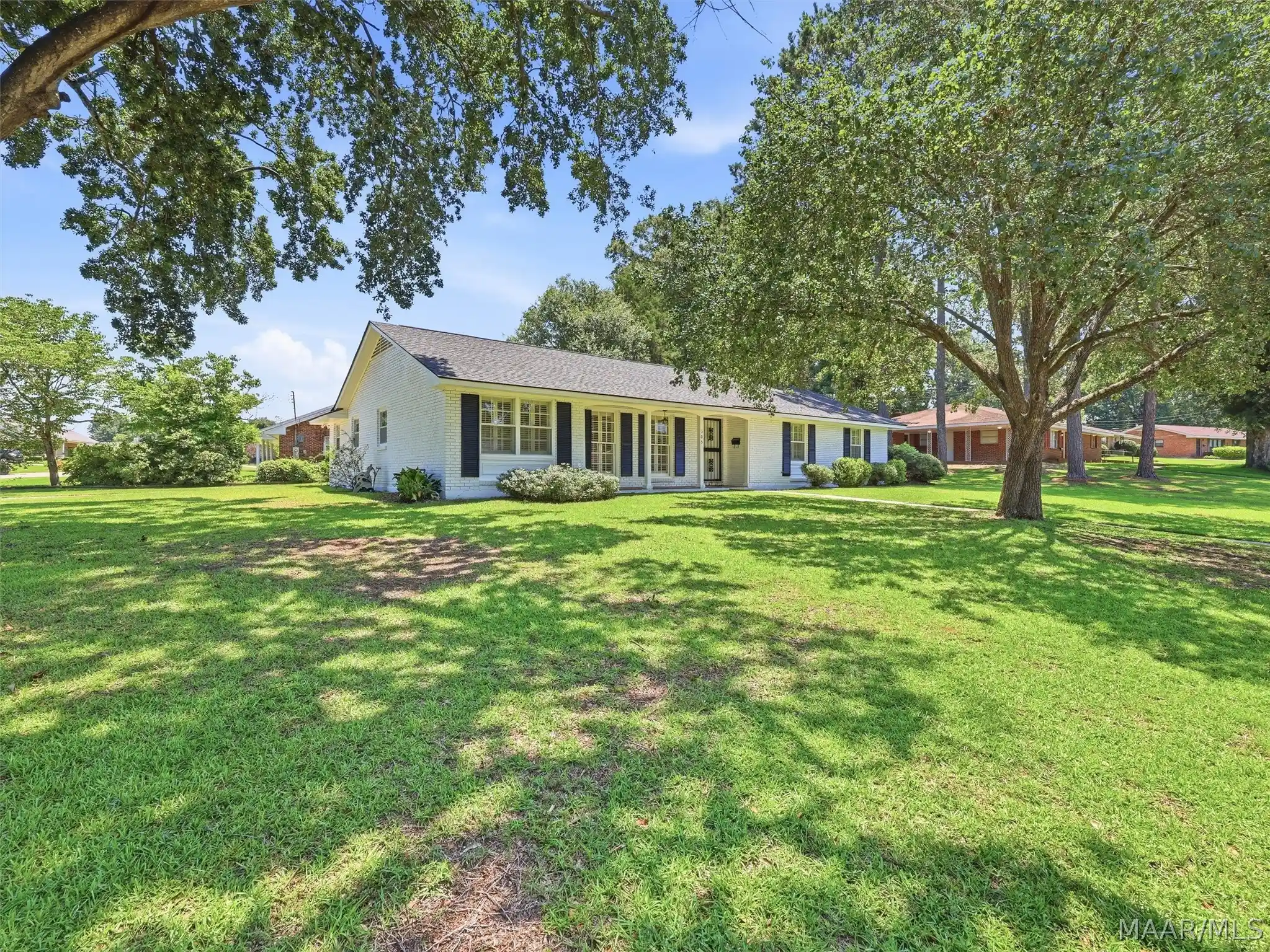Single family home for sale at 305 Sterling Dr, Montgomery, AL 36109 | MLS# 587448