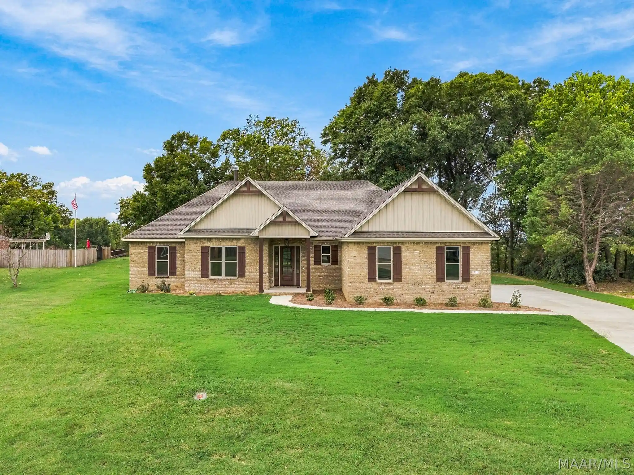 Photo 1 of Single family home for sale at 811 Winding Wood Dr, Wetumpka, AL 36093 | MLS# 587637 | Listing updated on 2026-10-29