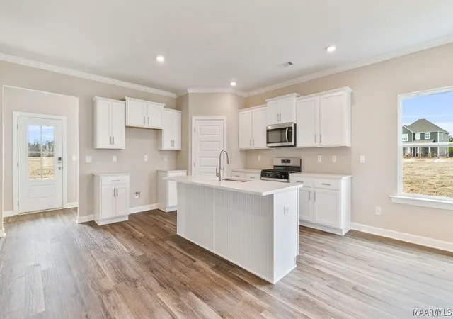 4th image of 1724 Windsor Hill Ln, Montgomery, AL 36106 | MLS# 587667