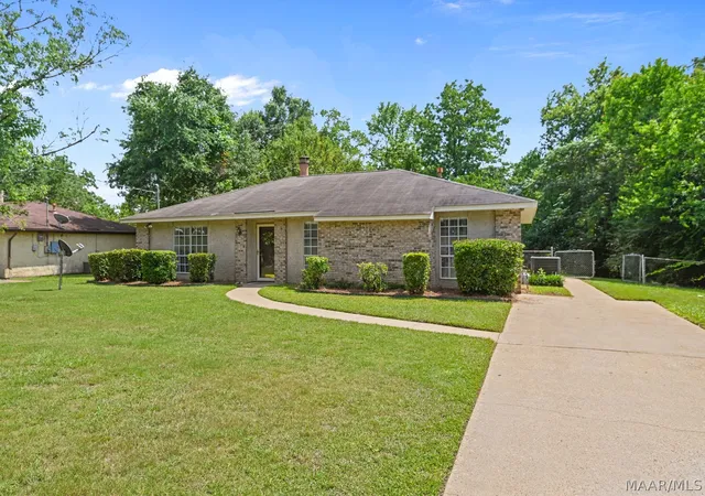 Homes for sale in Prattville, AL | 119 Gray Dr, Prattville, AL 36067 | MLS# 587682