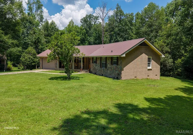 3rd image of 880 Berkshire Ct, Thomasville, AL 36784 | MLS# 587459