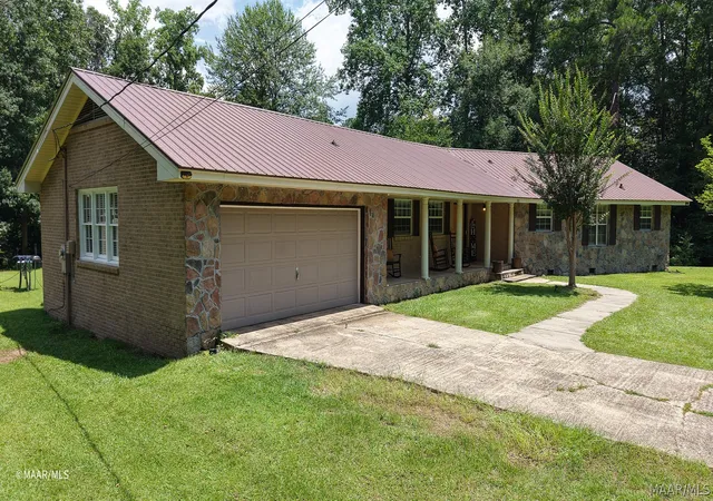 4th image of 880 Berkshire Ct, Thomasville, AL 36784 | MLS# 587459