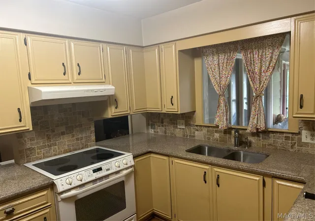 3rd image of 953 Green Ridge Ct, Montgomery, AL 36109 | MLS# 587606