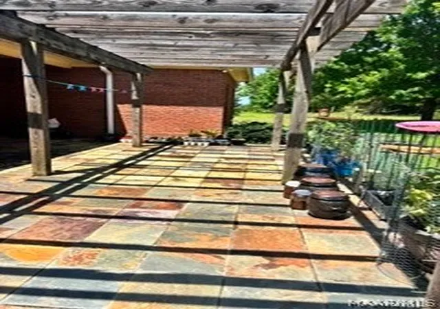 Photo 3 of Single family home for sale at 420 White Oak Way, Greenville, AL 36037 | MLS# 587988 | Listing updated on 2026-09-30