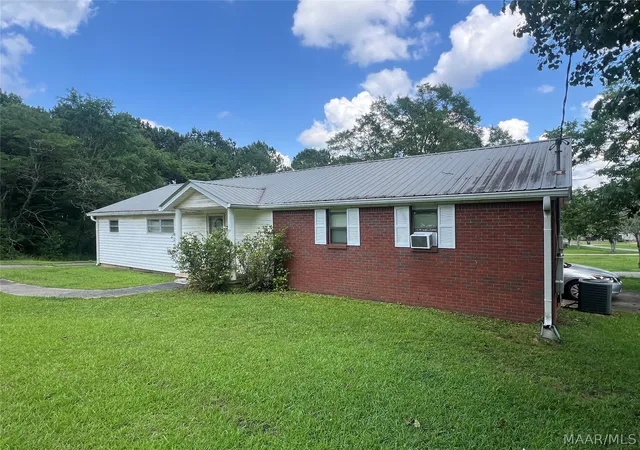 Homes for sale in Alexander City, AL | 3167 Elkahatchee Rd, Alexander City, AL 35010 | MLS# 587937