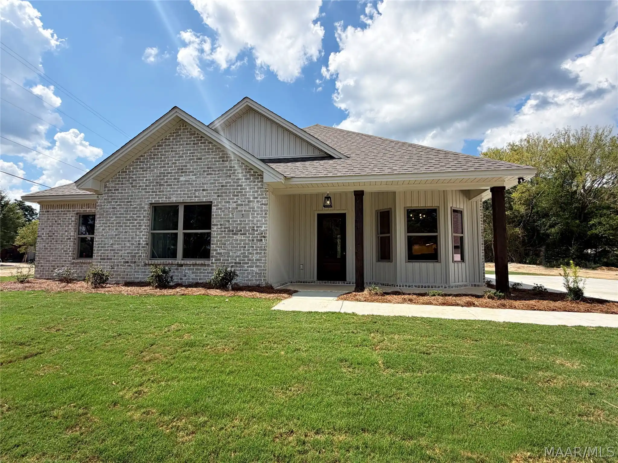 Photo 1 of Single family home for sale at 3 Shawnee Dr, Wetumpka, AL 36092 | MLS# 587994 | Listing updated on 2026-10-18