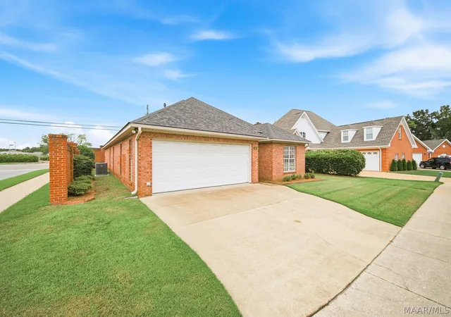 Homes for sale in Wetumpka, AL | 100 River Chase Ct, Wetumpka, AL 36092 | MLS# 587981