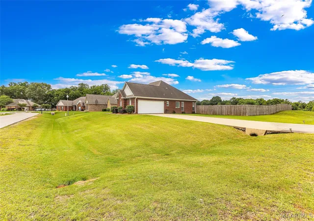 2nd image of 46 Jennifer Ln, Deatsville, AL 36022 | MLS# 587782