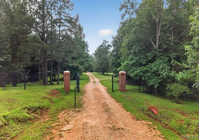 Homes for sale in Greenville, AL | 2827 Airport Rd, Greenville, AL 36037 | MLS# 588024