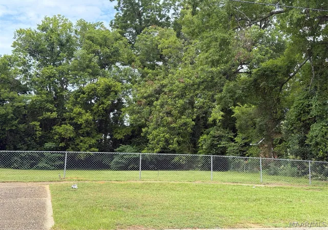 2nd image of 213 Lawrence St, Selma, AL 36703 | MLS# 588109