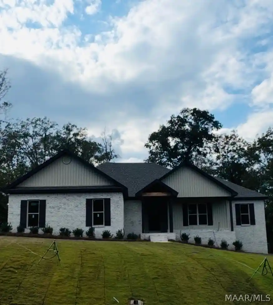 Photo 1 of Single family home for sale at 421 Sunnybrook Dr, Deatsville, AL 36022 | MLS# 588217 | Listing updated on 2026-10-25