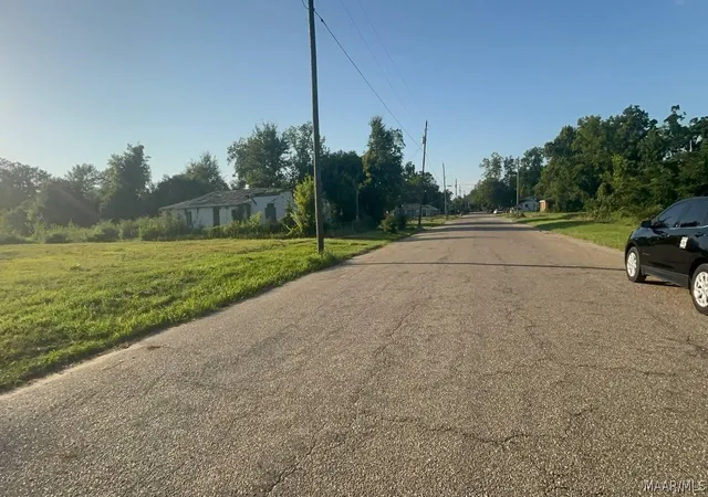 2nd image of 1417 Martin Luther King St, Selma, AL 36703 | MLS# 588221
