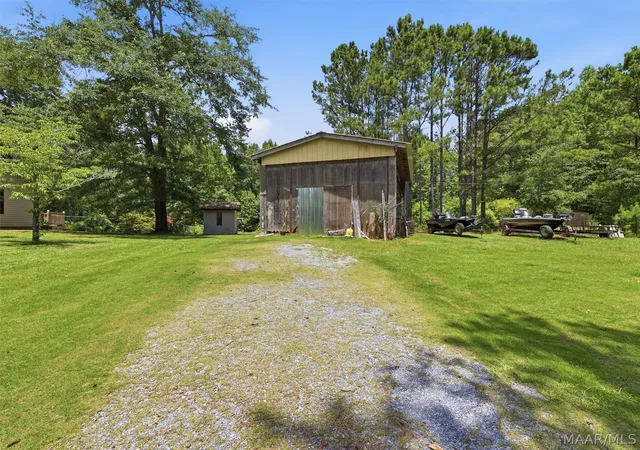 Photo 3 of Single family home for sale at 1141 Grass Farm Rd, Titus, AL 36080 | MLS# 588188 | Listing updated on 2026-10-07