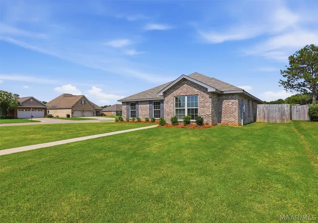 Photo 3 of Single family home for sale at 11 Zachary Cir, Elmore, AL 36025 | MLS# 588139 | Listing updated on 2026-07-13