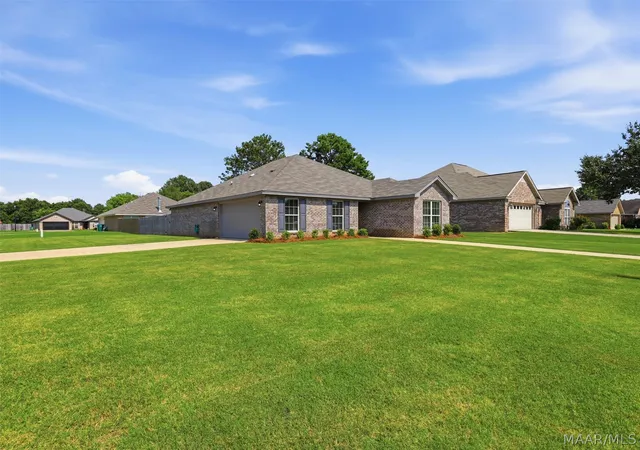 Photo 3 of Single family home for sale at 11 Zachary Cir, Elmore, AL 36025 | MLS# 588139 | Listing updated on 2026-07-13